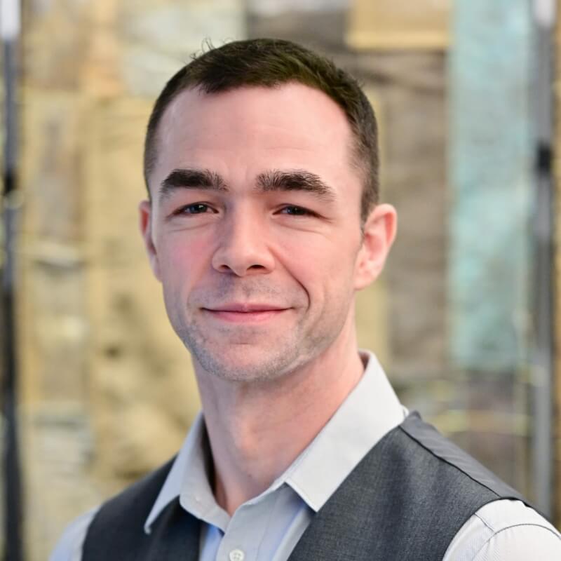 Soren_headshot-img